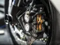 Pinza freno moto Galfer 35 con pastiglie in rame, pronta per affrontare ogni curva con sicurezza e precisione.