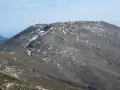 Vette innevate del Gennargentu, il comune più alto della Sardegna, con sentieri che si snodano sui pendii rocciosi.