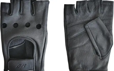 Coppia di guanti ad uso motociclistico in pelle nera, senza dita, con fori di ventilazione e chiusura a velcro.