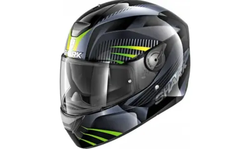 Casco Shark nero con grafica geometrica verde e gialla. È bene che il casco sia dotato di visiera trasparente per una guida sicura.