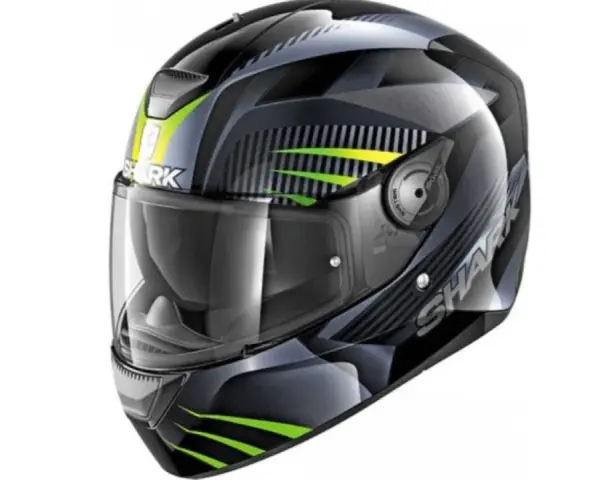 Casco Shark nero con grafica geometrica verde e gialla. È bene che il casco sia dotato di visiera trasparente per una guida sicura.